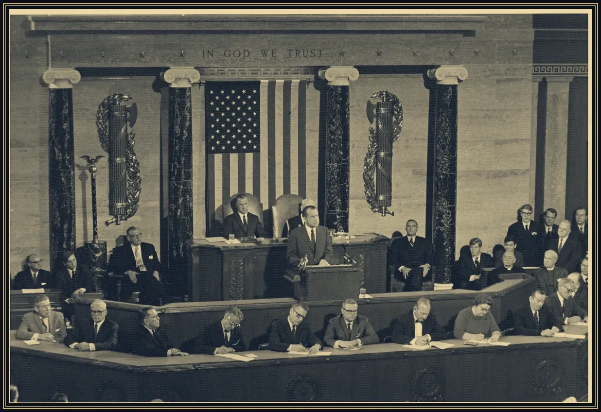 Prezydent Richard Nixon przemawia w 1971 roku. W sierpniu tego roku zawiesił wymienialność dolara na złoto, otwierając epokę pieniądza wirtualnego niezakotwiczonego w żadnym metalu.